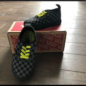 NWOT- never worn Vans size 7.5T